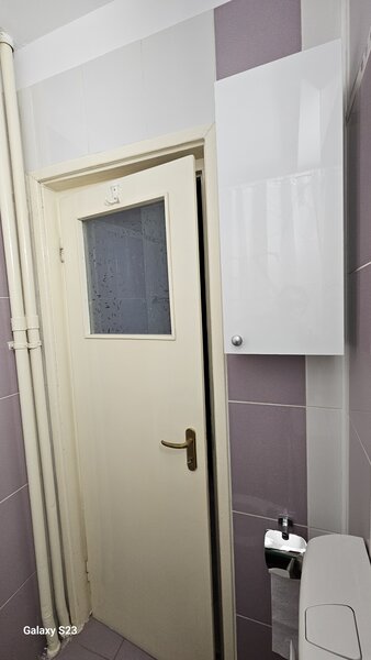 Piata Ramnicu Sarat, Titan, 100 m de Mall Park Lake Plaza,