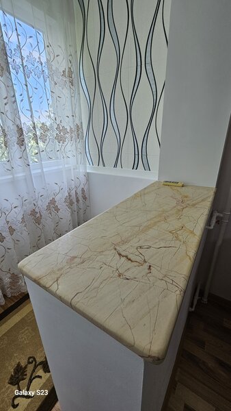 Piata Ramnicu Sarat, Titan, 100 m de Mall Park Lake Plaza,