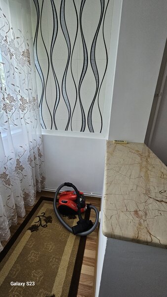 Piata Ramnicu Sarat, Titan, 100 m de Mall Park Lake Plaza,