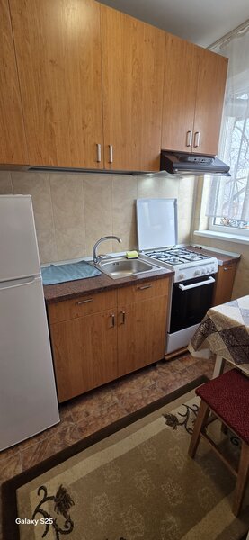 Piata Ramnicu Sarat, Titan, 100 m de Mall Park Lake Plaza,