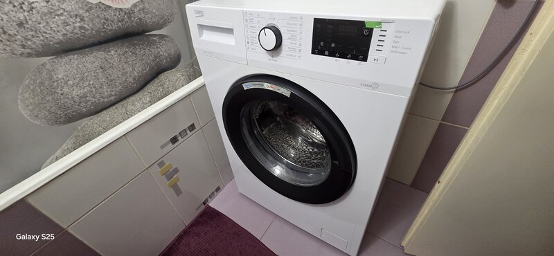 Piata Ramnicu Sarat, Titan, 100 m de Mall Park Lake Plaza,